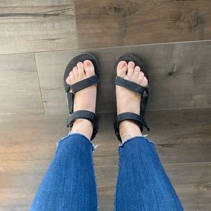 Women’s black Tevas sandals